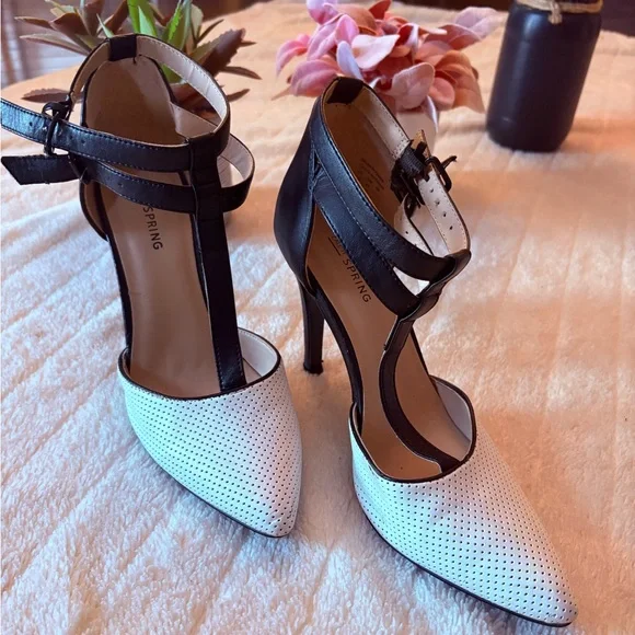 Elegant Black and White Women's Heels - Picture 2 of 8
